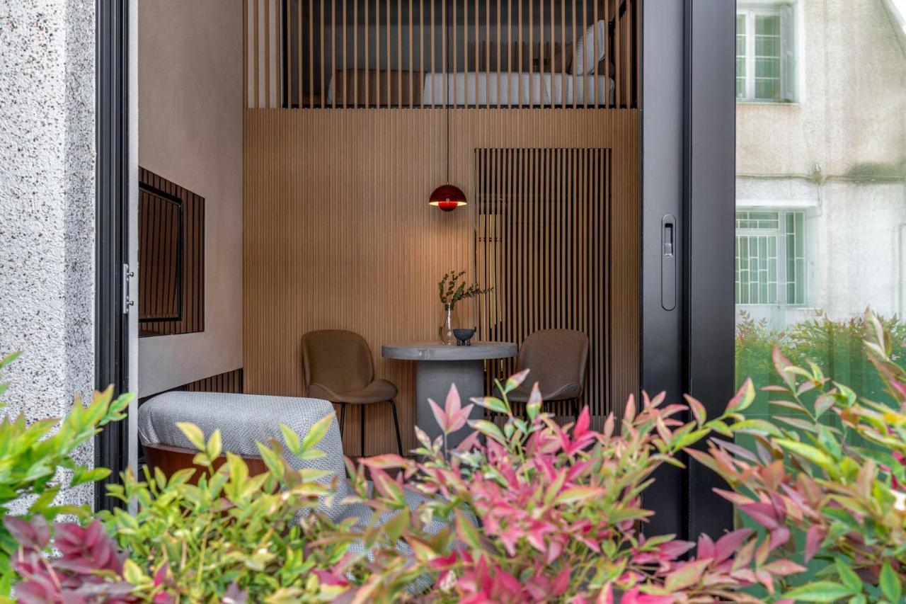 The Newel Psychiko Hotel Athena Bagian luar foto A room at the hotel