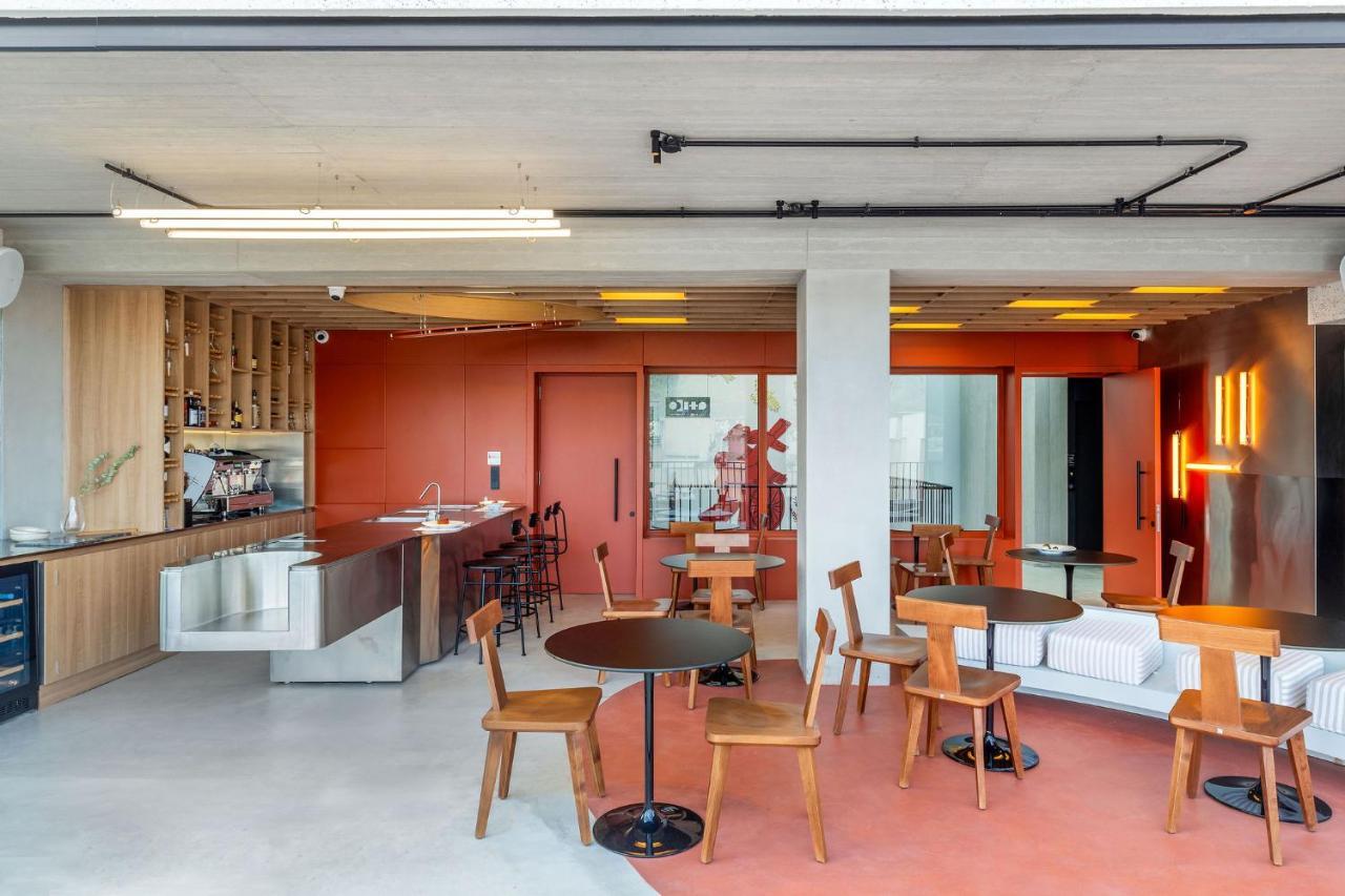 The Newel Psychiko Hotel Athena Bagian luar foto The kitchen and dining area