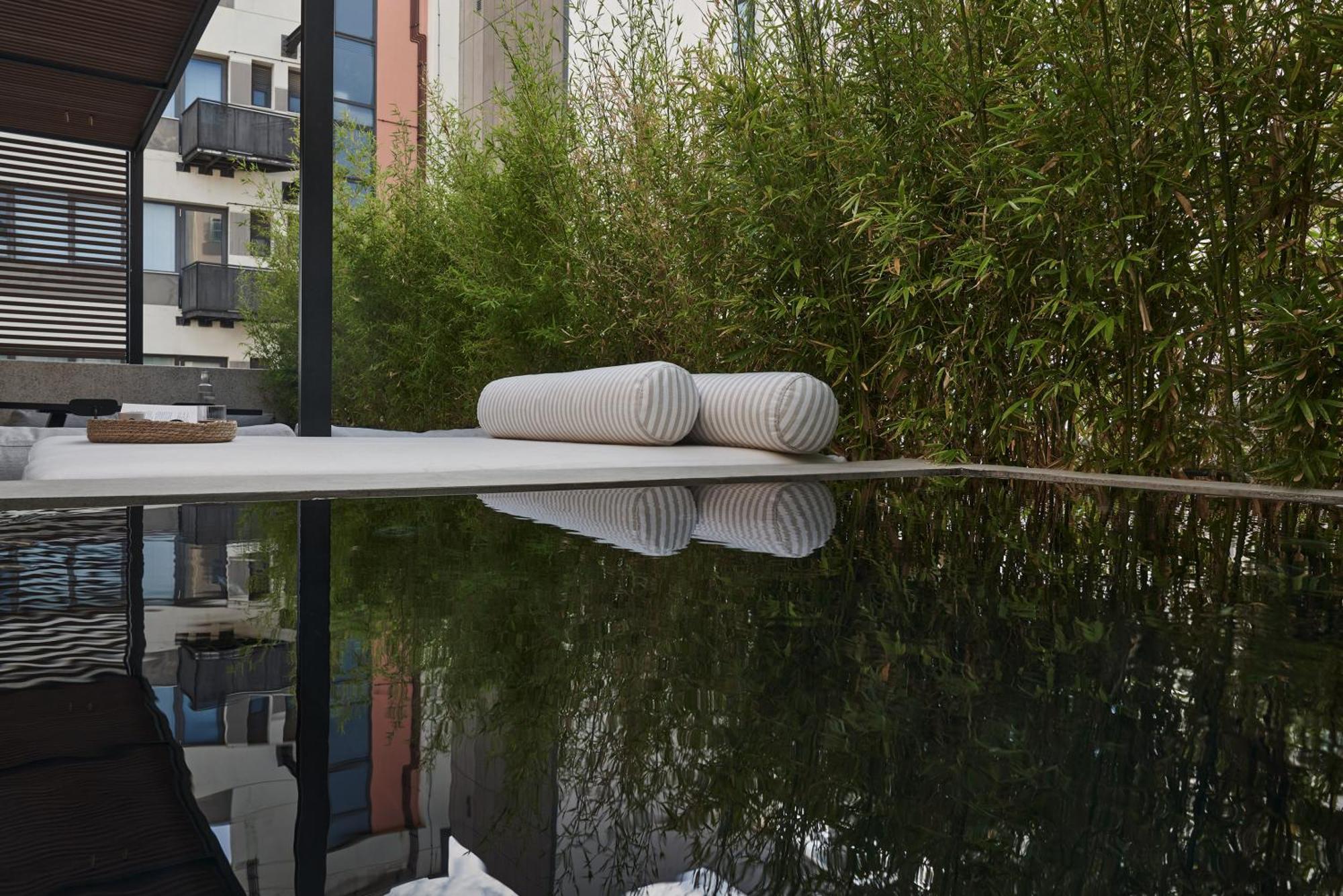 The Newel Psychiko Hotel Athena Bagian luar foto The reflecting pool