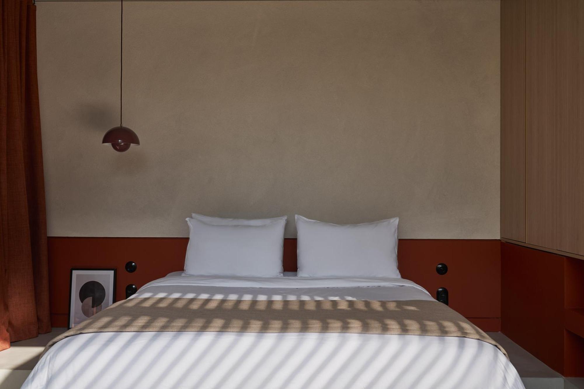 The Newel Psychiko Hotel Athena Bagian luar foto A bedroom at the hotel